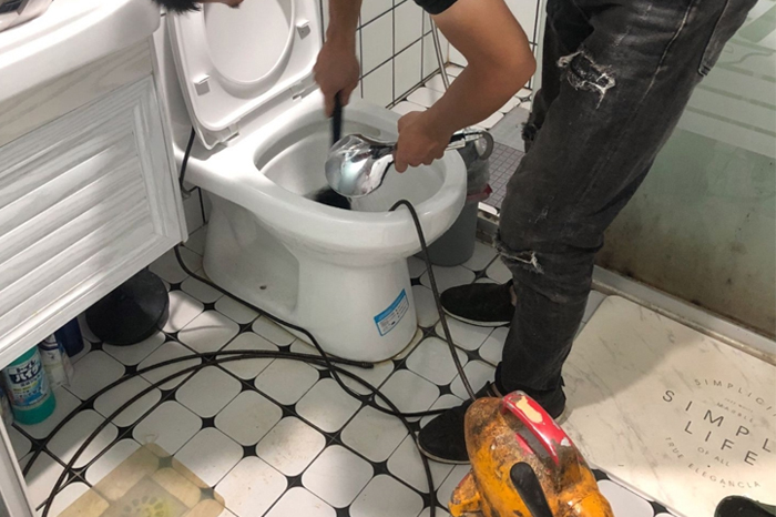 晋城马桶堵塞自己疏通还是找师傅?专业上门服务让你省时更省心